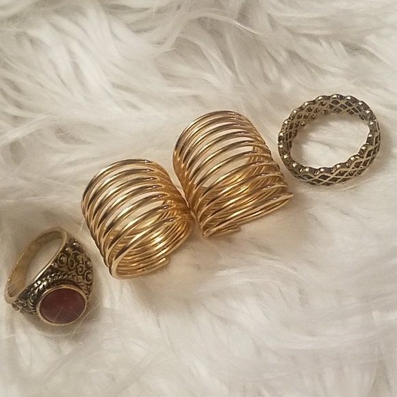 Set of 4 Gold Rings - Picture 2 of 2
